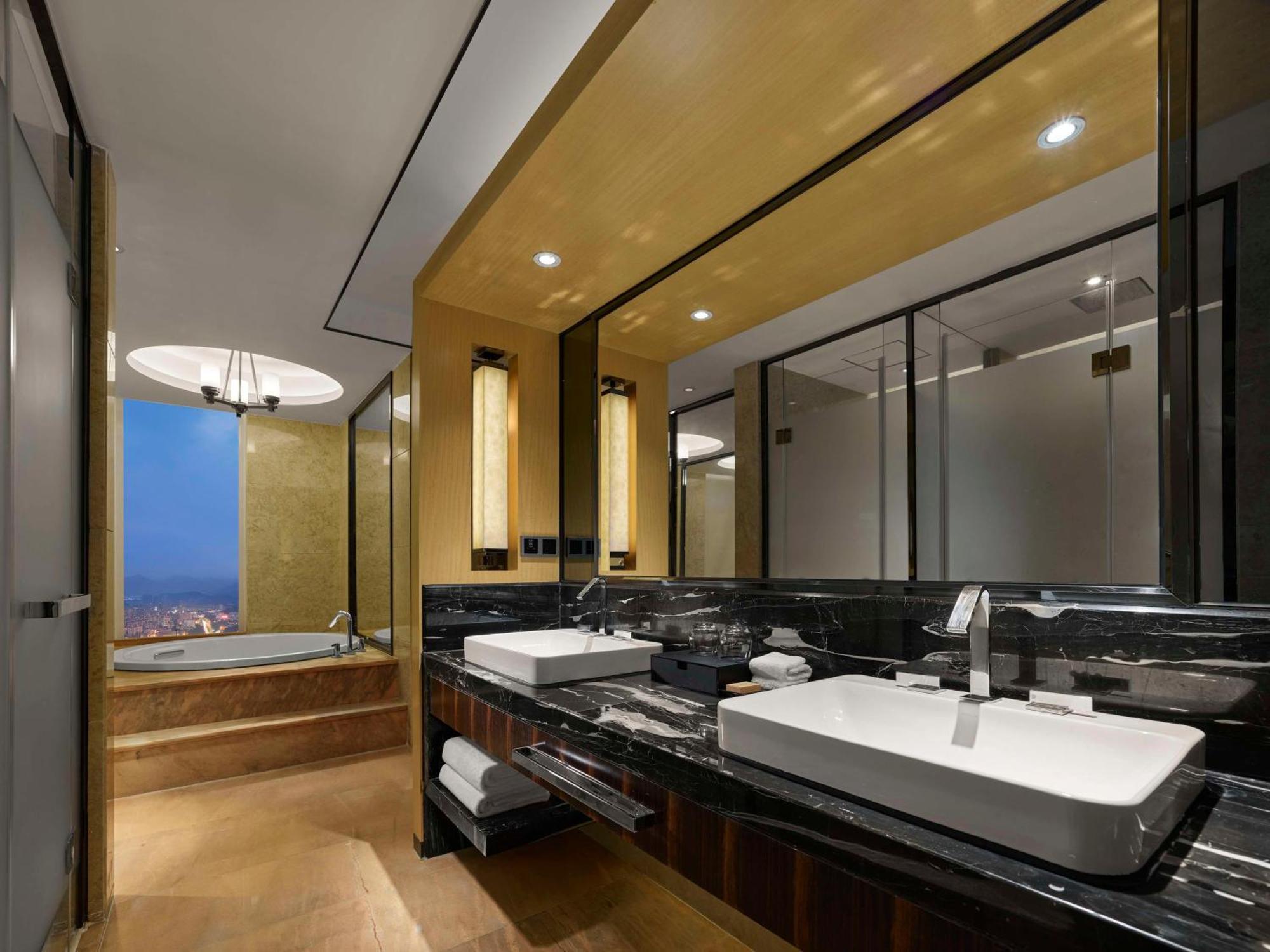 Hilton Zhongshan Downtown מראה חיצוני תמונה